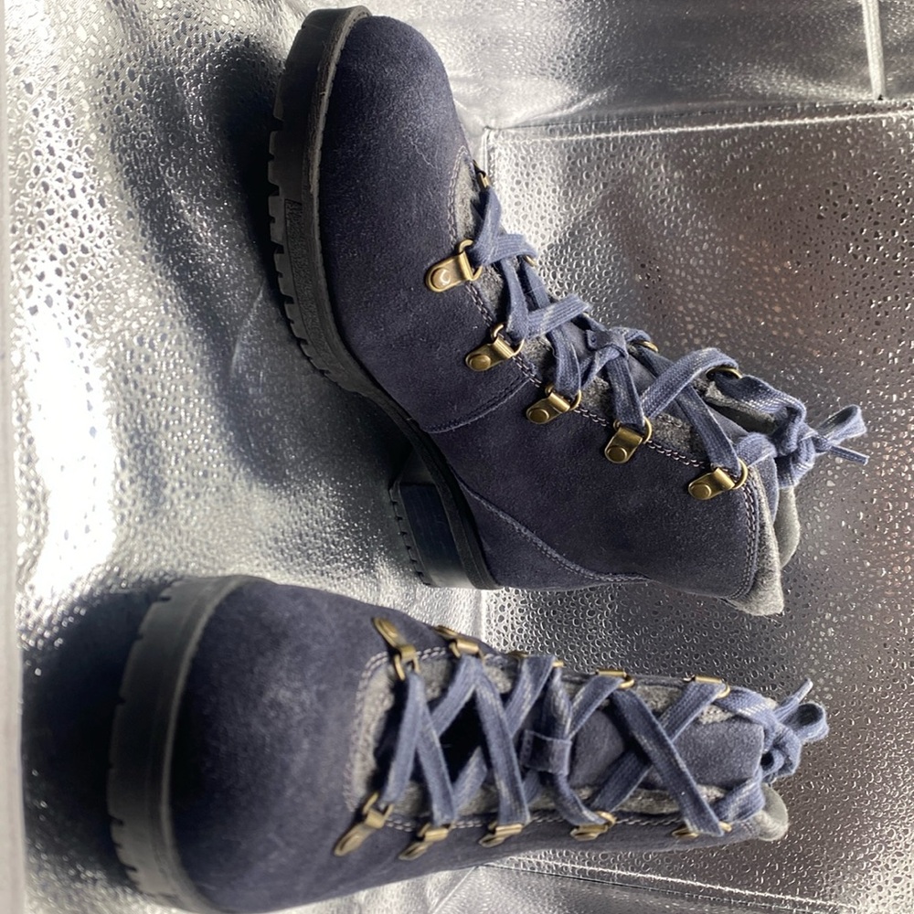 Clarks blue suede-like boot size 10wide